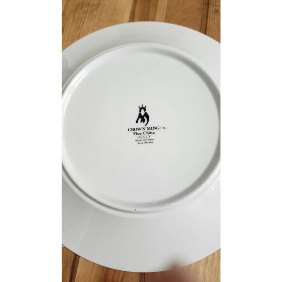 Pair of Vintage Crown Ming Holly Dinner Plates - Picture 2 of 3